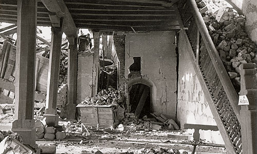 Bild: Unterer Saal mit Kriegszerstörung