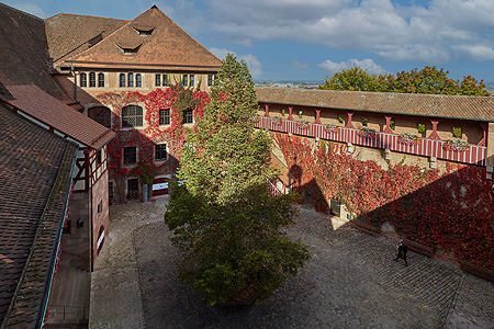 Bild: Innerer Burghof mit Blick zur Kemenate